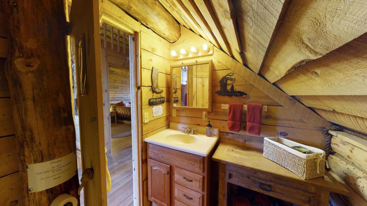 Canyon View Family Cabin, Deck, Tv Room, Games, Bbq, Campfire Монтичело Екстериор снимка