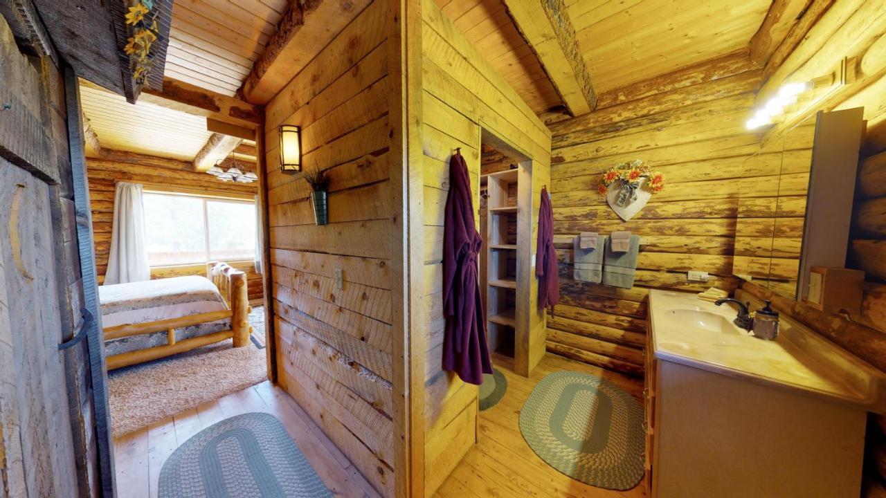 Canyon View Family Cabin, Deck, Tv Room, Games, Bbq, Campfire Монтичело Екстериор снимка