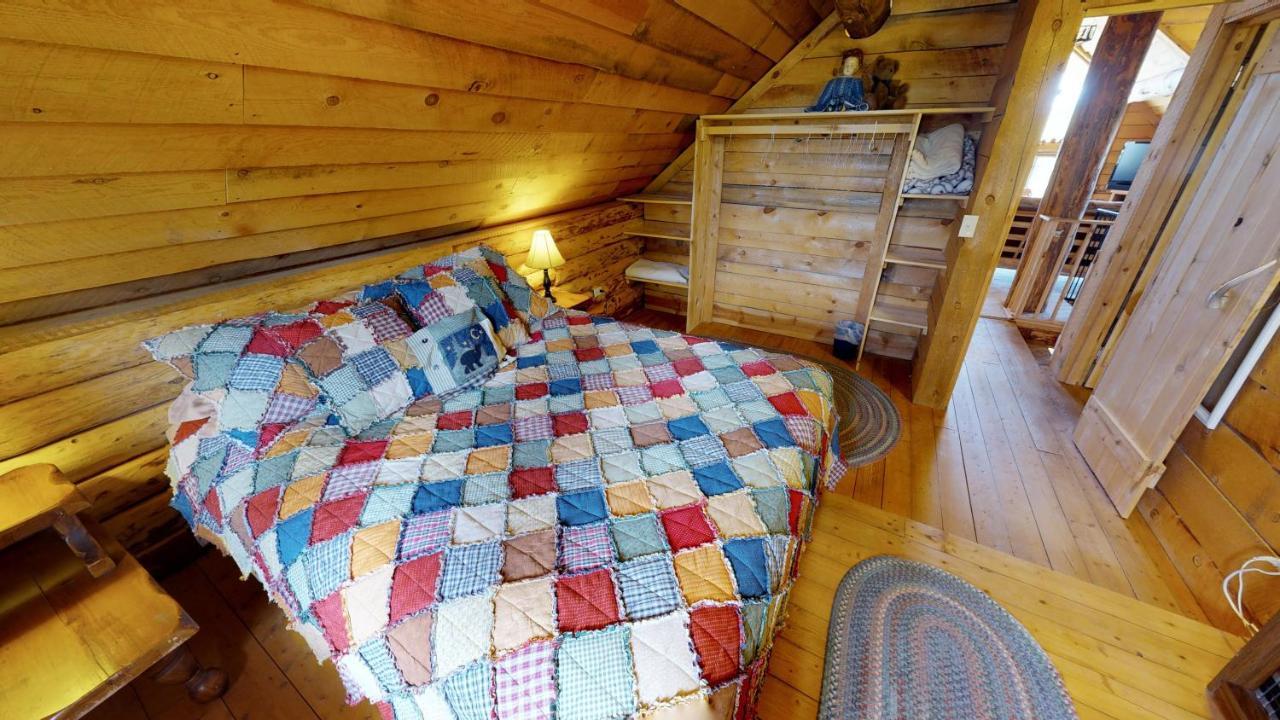 Canyon View Family Cabin, Deck, Tv Room, Games, Bbq, Campfire Монтичело Екстериор снимка